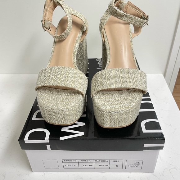 ⭐️FLASH SALE ⭐️NEW Nude Raffia Platform Heels - Picture 2 of 6